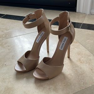 Steve Madden nude pumps Size 7